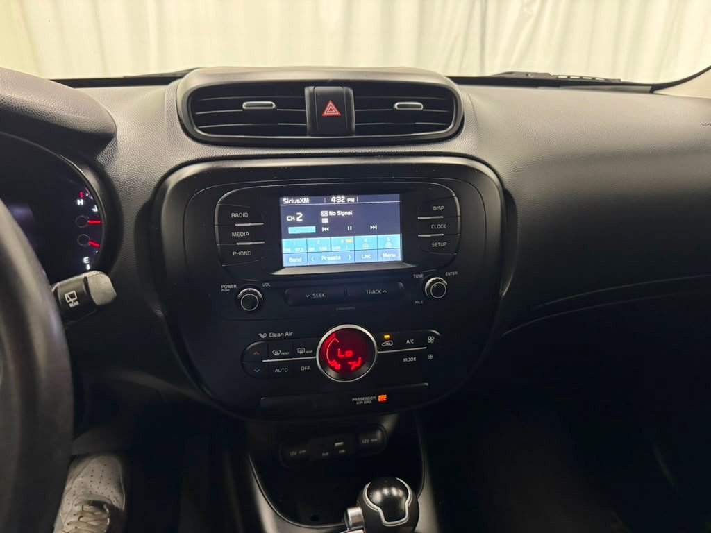 Used 2017 Kia Soul + FWD image 26