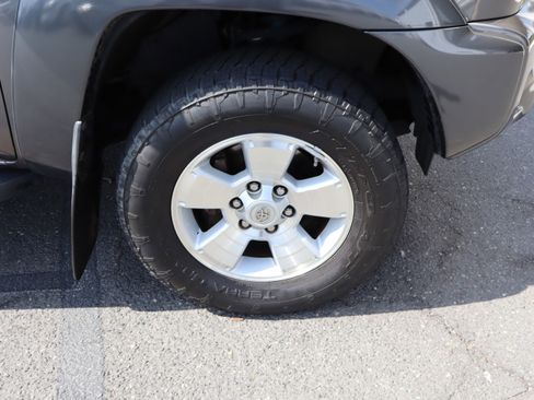 Used 2015 Toyota Tacoma PreRunner w/ TRD Sport Package image 39