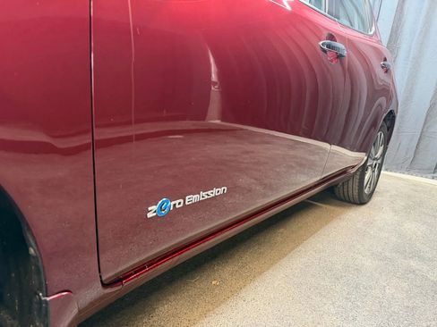 Used 2017 Nissan Leaf SL w/ Premium Package image 35