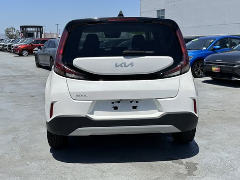 Certified 2025 Kia Soul LX w/ LX Technology Package FWD image 5