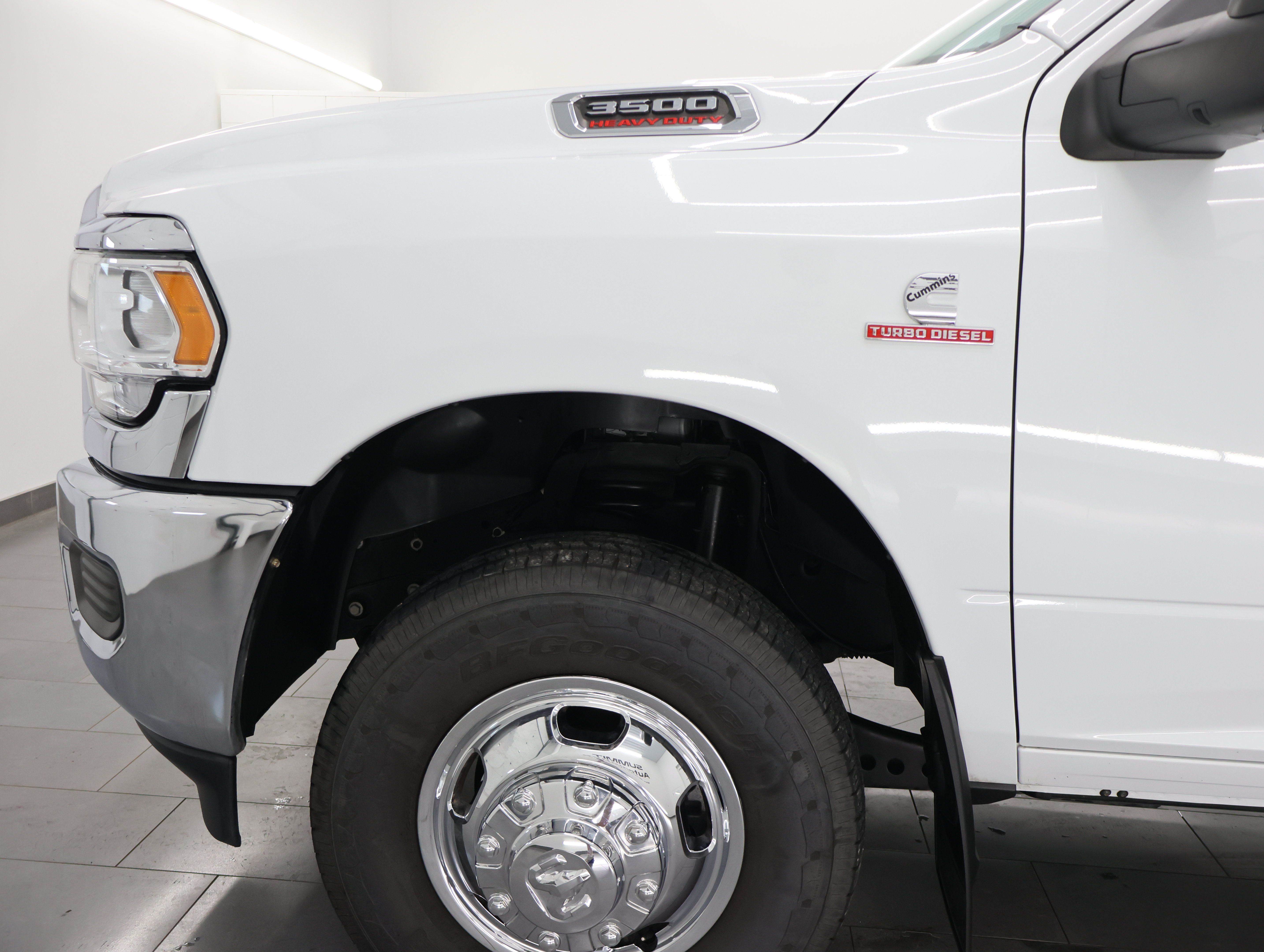 Used 2024 RAM 3500 Tradesman w/ Chrome Appearance Group AWD/4WD image 33