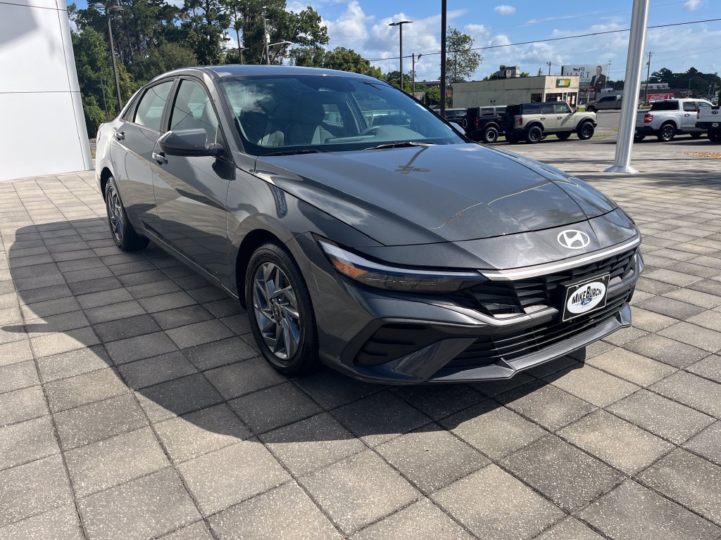 Used 2024 Hyundai Elantra SEL FWD image 8