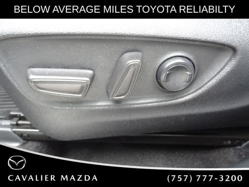 Used 2023 Toyota Highlander XLE AWD/4WD image 12