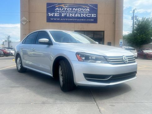 Used 2014 Volkswagen Passat 2.5 S FWD image 1