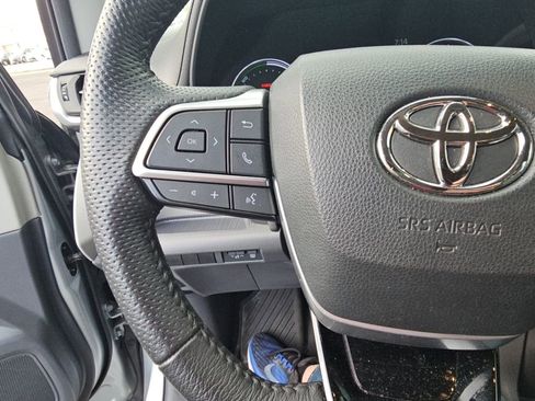 Certified 2023 Toyota Sienna Limited FWD image 11