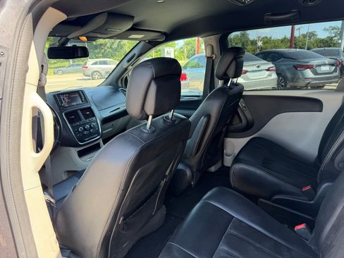 Used 2019 Dodge Grand Caravan SXT FWD image 19