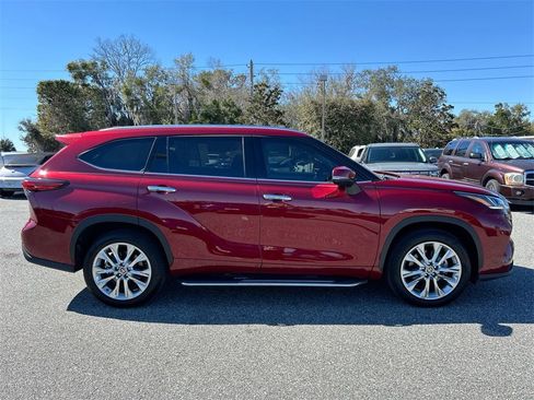 Used 2023 Toyota Highlander Limited image 2