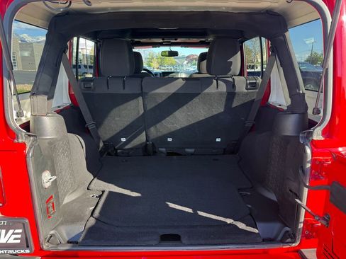 Used 2018 Jeep Wrangler Unlimited Sahara w/ Max Tow Package AWD/4WD image 14