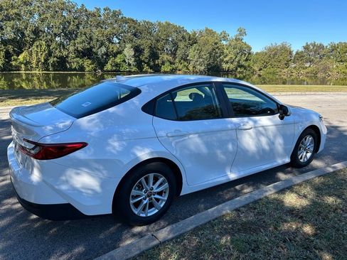 Used 2025 Toyota Camry LE image 5