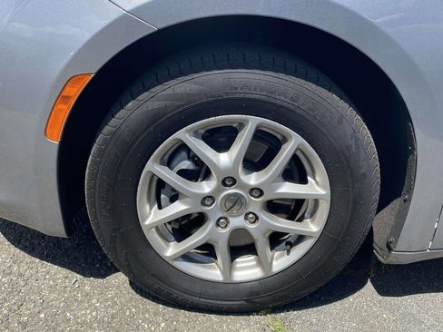 Used 2021 Chrysler Voyager Lxi image 9