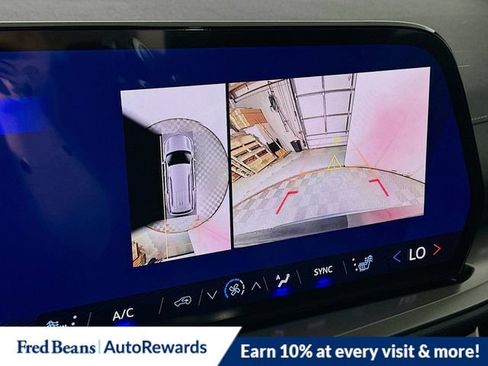 New 2026 Chevrolet Traverse LT w/ Sun and Wheel Package AWD/4WD image 10