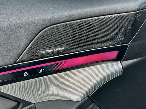 Certified 2025 BMW i5 eDrive40 w/ M Sport Package AWD/4WD image 18