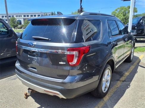 Used 2016 Ford Explorer XLT w/ Equipment Group 202A image 5