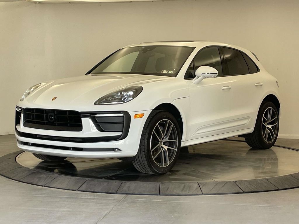 Certified 2026 Porsche Macan AWD/4WD image 1