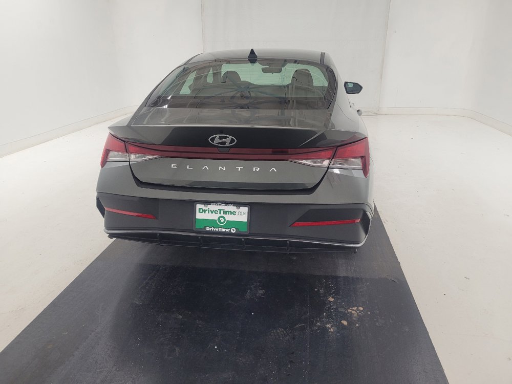 Used 2024 Hyundai Elantra SE FWD image 7