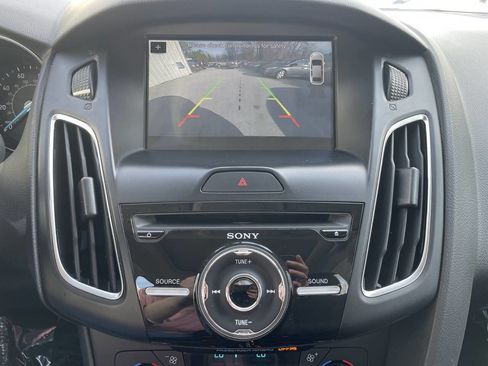 Used 2018 Ford Focus SEL image 18