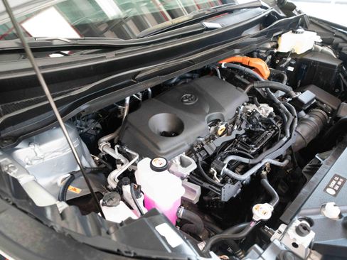 Used 2025 Toyota Sienna LE w/ LE Plus Package AWD/4WD image 32
