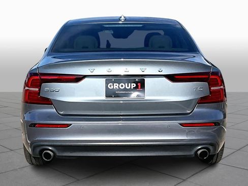 Used 2021 Volvo S60 T5 Momentum image 5