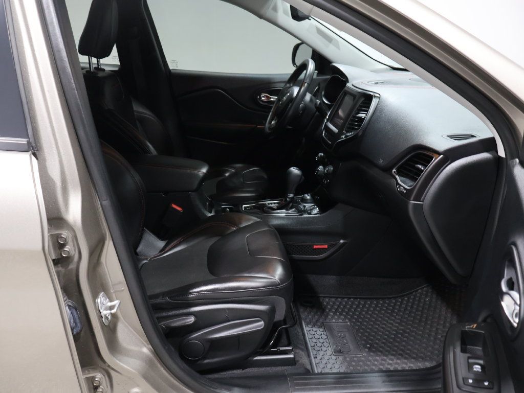 Used 2019 Jeep Cherokee Trailhawk w/ Cold Weather Group AWD/4WD image 23