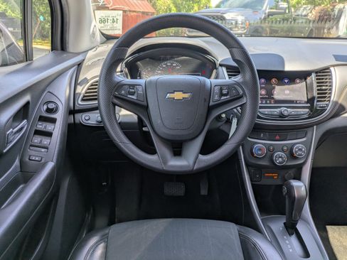 Used 2022 Chevrolet Trax LT AWD/4WD image 15