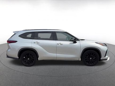 Used 2025 Toyota Highlander XSE AWD/4WD image 16