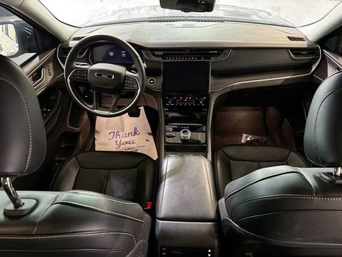 Used 2024 Jeep Grand Cherokee L Limited w/ Luxury Tech Group II image 10