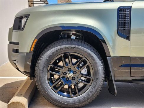 New 2025 Land Rover Defender 130 X-Dynamic SE image 6