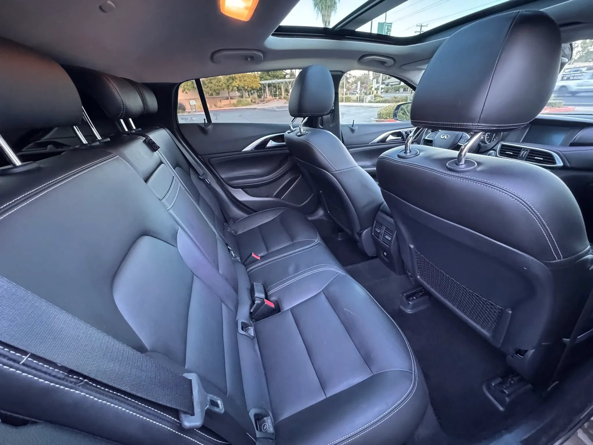 Used 2017 INFINITI QX30 Premium w/ Cargo Package FWD image 15