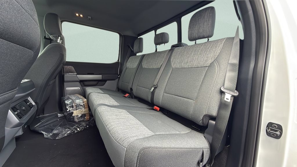 New 2027 Ford F250 XLT w/ XLT Premium Package AWD/4WD image 8