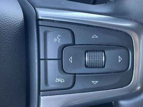 Used 2023 Chevrolet Suburban Premier image 21