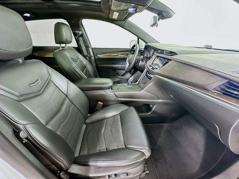 Used 2017 Cadillac XT5 Platinum AWD/4WD image 30