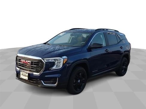 Used 2023 GMC Terrain SLE w/ Driver Convenience Package image 3