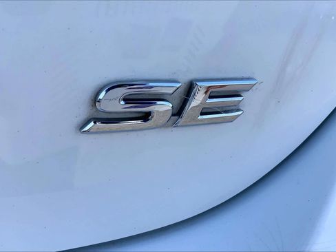 Used 2021 Toyota Camry SE image 8