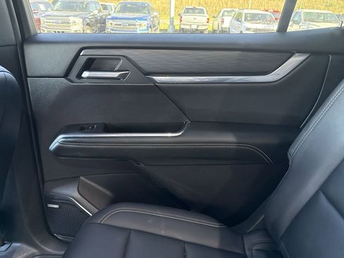 Used 2025 GMC Acadia Elevation w/ Elevation Premium Package AWD/4WD image 23