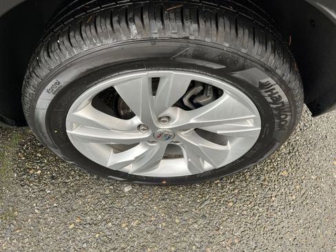 Used 2025 Buick Encore GX Preferred image 30