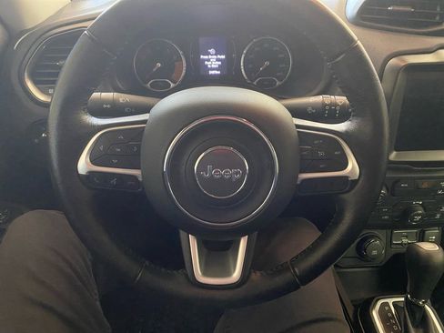 Used 2023 Jeep Renegade Latitude w/ Premium Group image 9