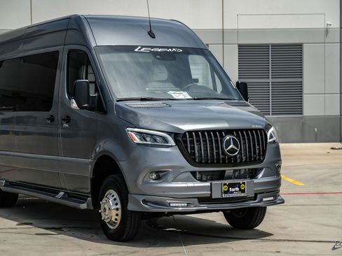 Used 2023 Mercedes-Benz Sprinter 3500 image 21