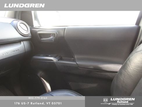 Used 2021 Toyota Tacoma TRD Off-Road image 27