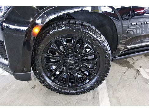 Used 2024 GMC Yukon XL Denali Ultimate AWD/4WD image 27