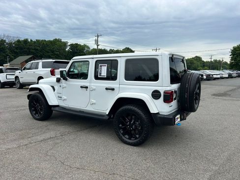 Used 2022 Jeep Wrangler Unlimited Sahara w/ Cold Weather Group AWD/4WD image 4