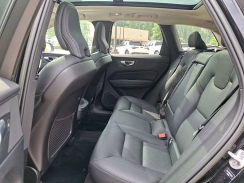 Used 2023 Volvo XC60 B5 Plus AWD/4WD image 12