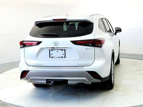 New 2026 Toyota Highlander Platinum image 5