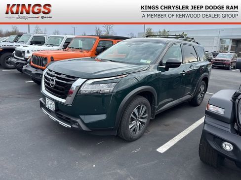 Used 2024 Nissan Pathfinder SL image 1