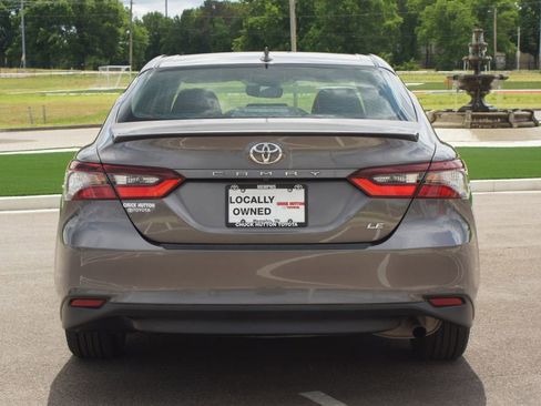 Used 2022 Toyota Camry LE FWD image 3