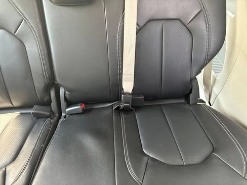 Used 2024 Chrysler Pacifica Touring-L FWD image 13