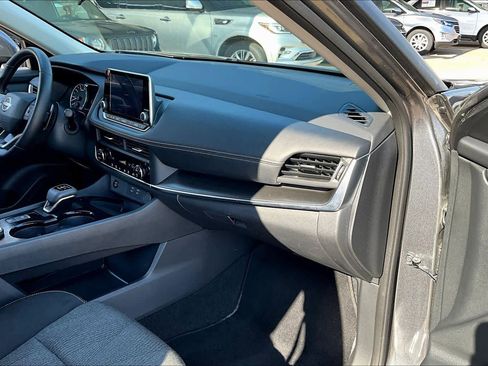 Used 2025 Nissan Rogue SV AWD/4WD image 17