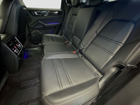 Used 2020 Porsche Cayenne AWD/4WD image 13