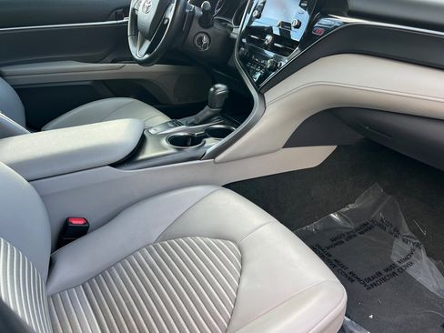 Used 2022 Toyota Camry SE image 19