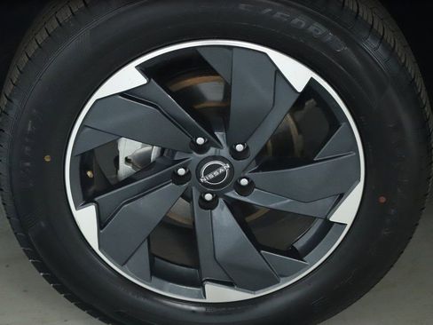 Used 2025 Nissan Rogue SV image 36