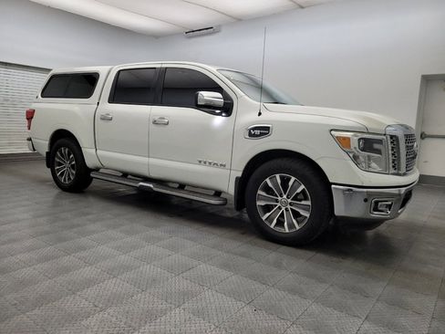 Used 2017 Nissan Titan SL image 11